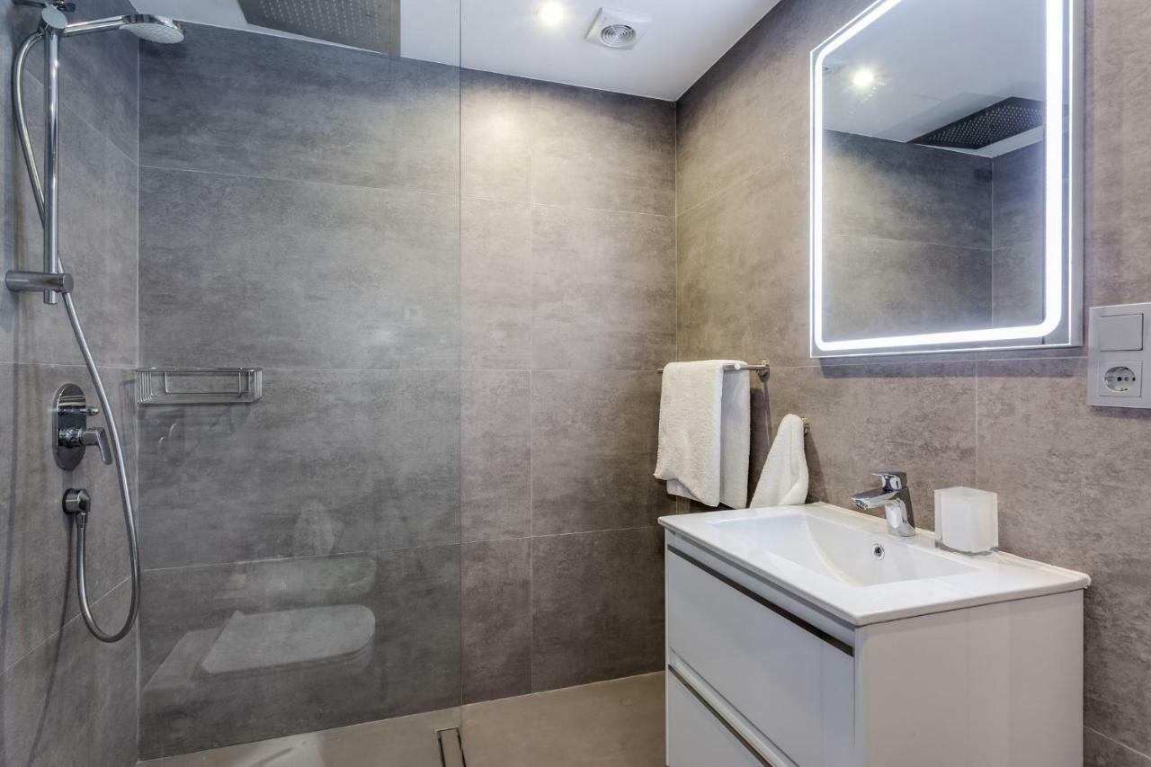 By Riva - Luxurious, Exclusive 2 Bedroom Apt Inside Puerto Banus Marbella Esterno foto