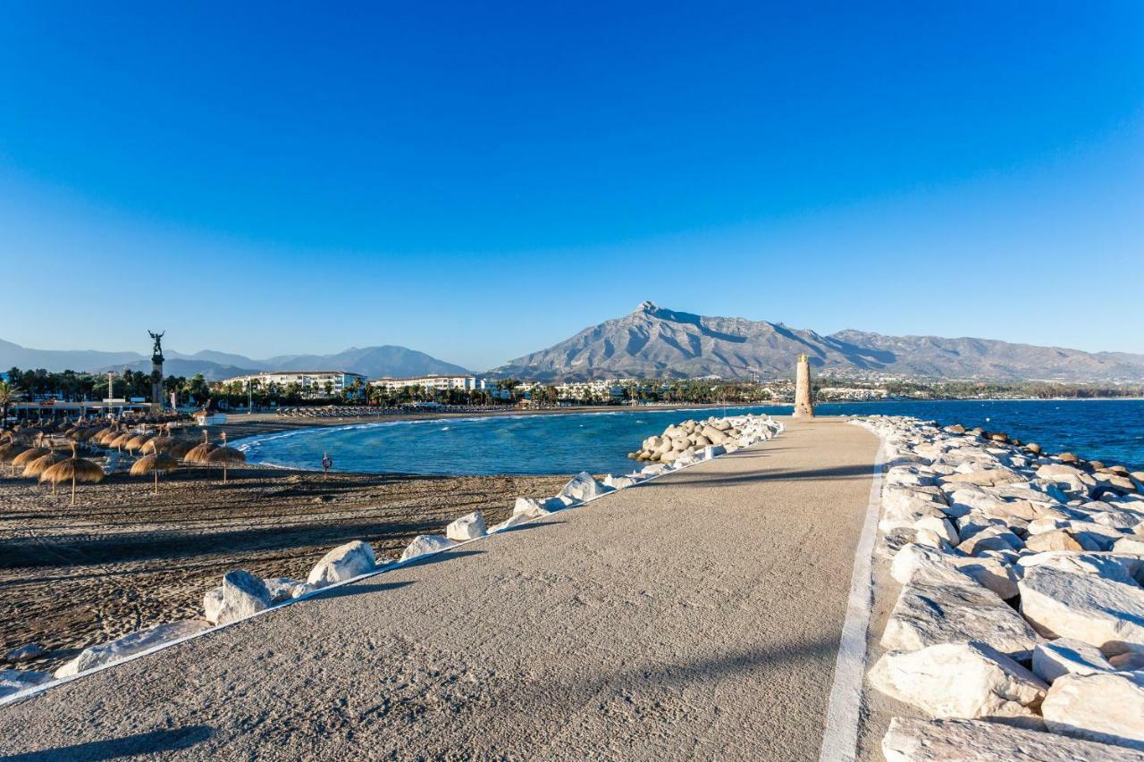 By Riva - Luxurious, Exclusive 2 Bedroom Apt Inside Puerto Banus Marbella Esterno foto