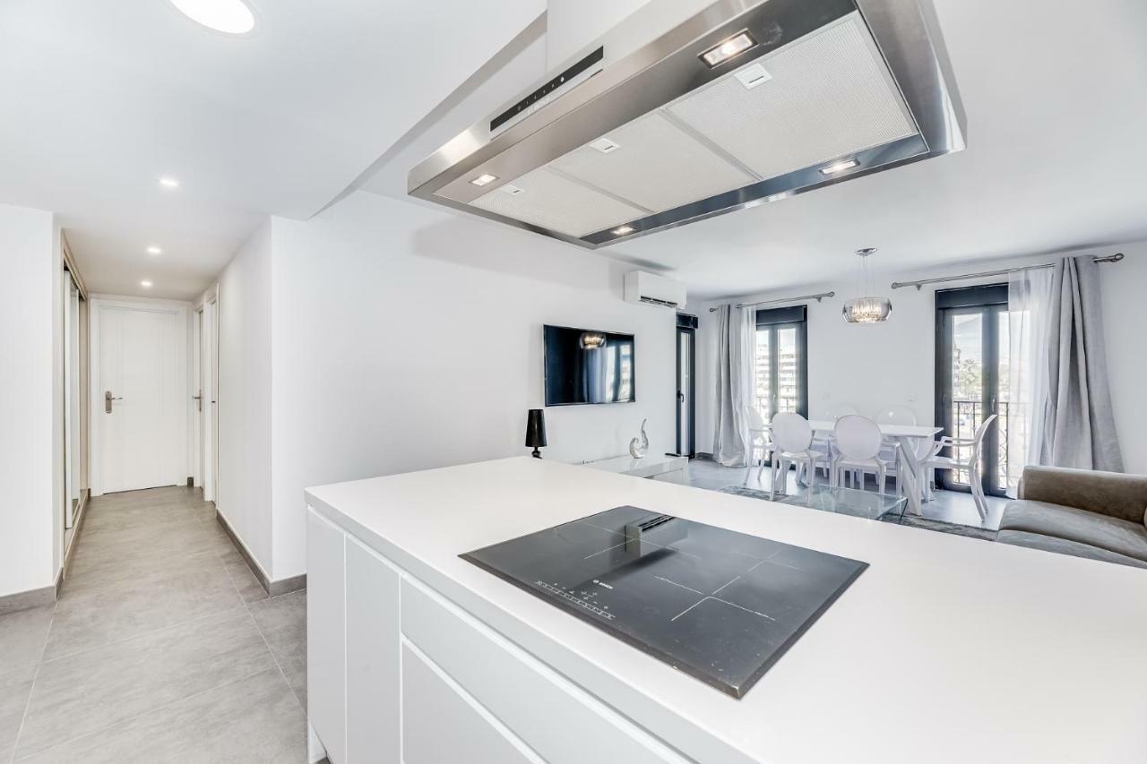 By Riva - Luxurious, Exclusive 2 Bedroom Apt Inside Puerto Banus Marbella Esterno foto